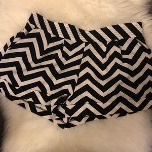 Chevelon black and white stripes